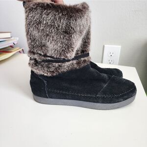 Toms Nepal Boot Round Toe Suede Winter Boot size 8
